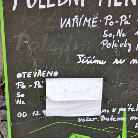 Zde papírek v bližším detailu. 