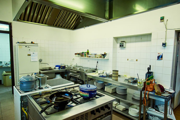FOTO: Kuchyně v restauraci Nádražka. – stránka 38