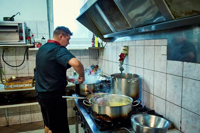 FOTO: Šéfkuchař Michal v akci. – stránka 5