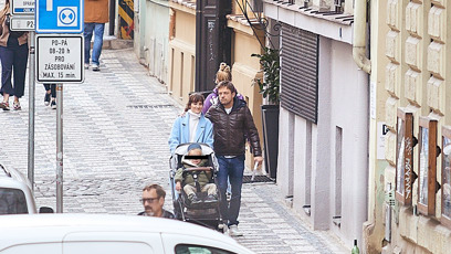 FOTO: Jiří Mádl se svou partnerkou a synem.