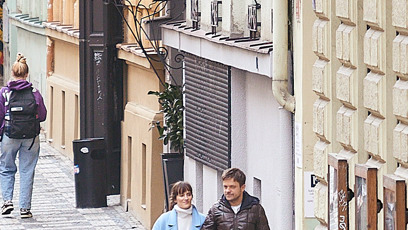 FOTO: Jiří Mádl se svou partnerkou a synem.