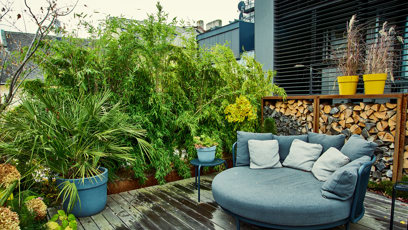 FOTO: Na zahradě je i koutek, který vybízí k odpočinku.