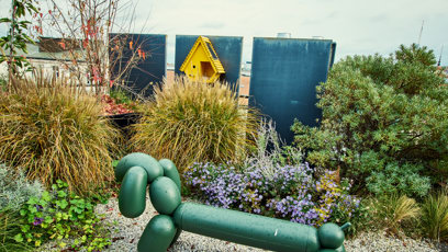 FOTO: Na zahradě kromě květin je i umění.