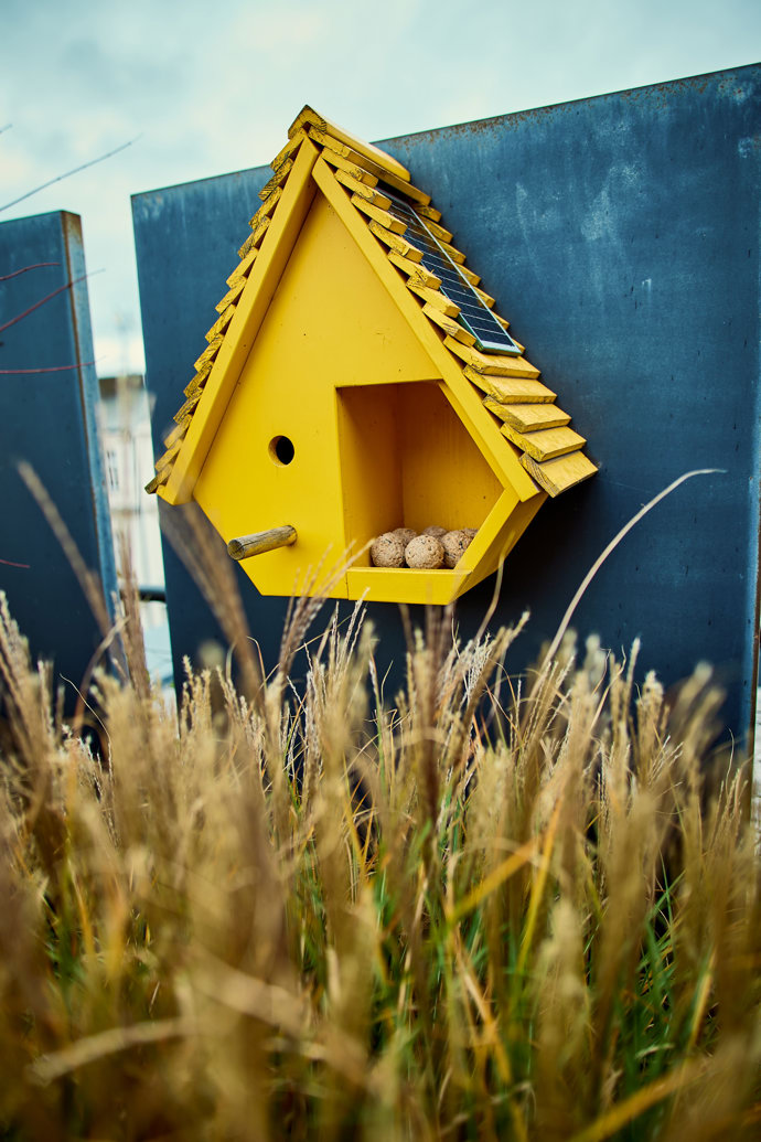 FOTO: Umění má v srdci Milana a Dominika své místo, moderní budka pro ptáčky proto není výjimkou. – stránka 53