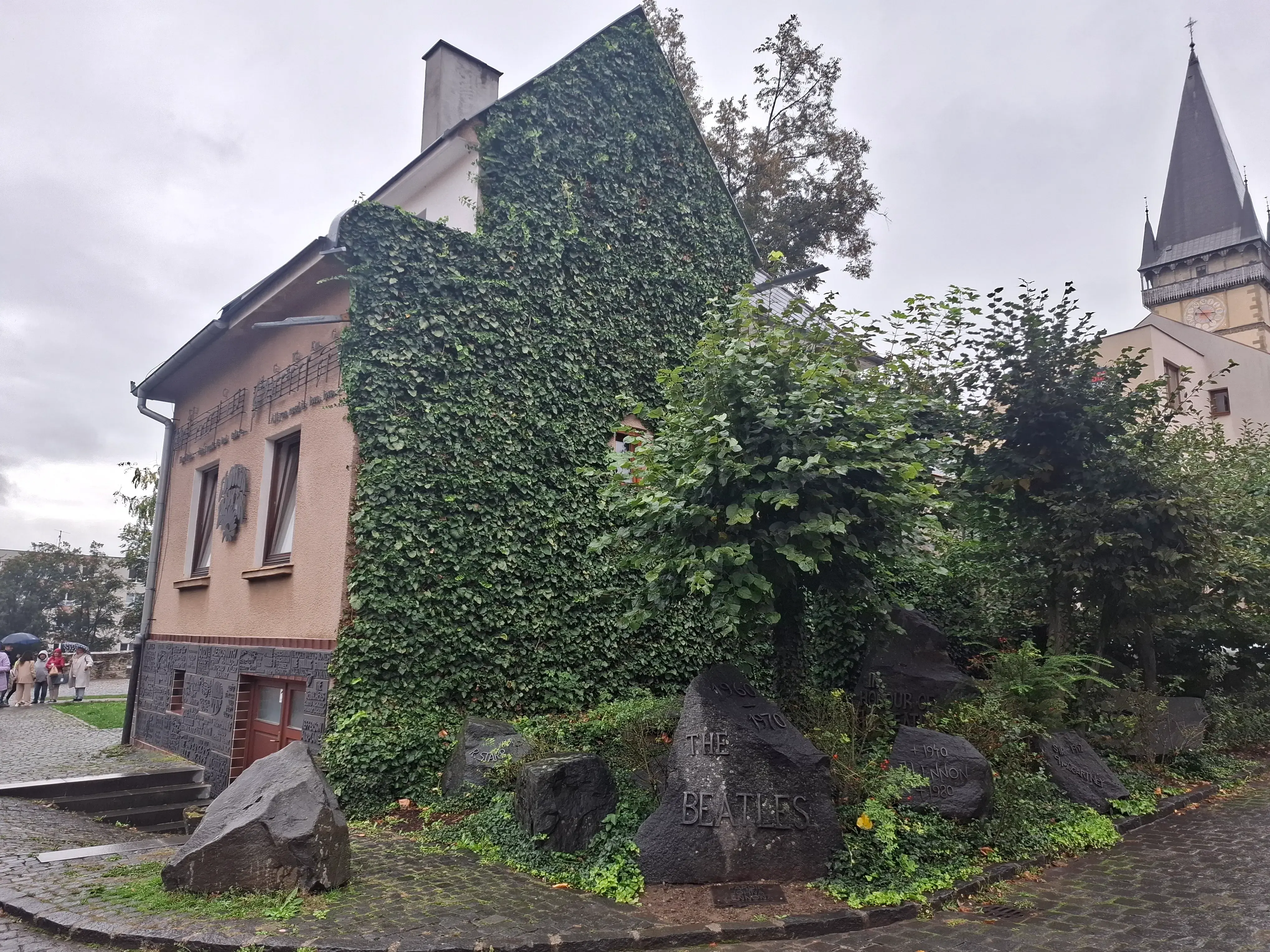 FOTO: Uličku Johna Lennona v Bardějově.