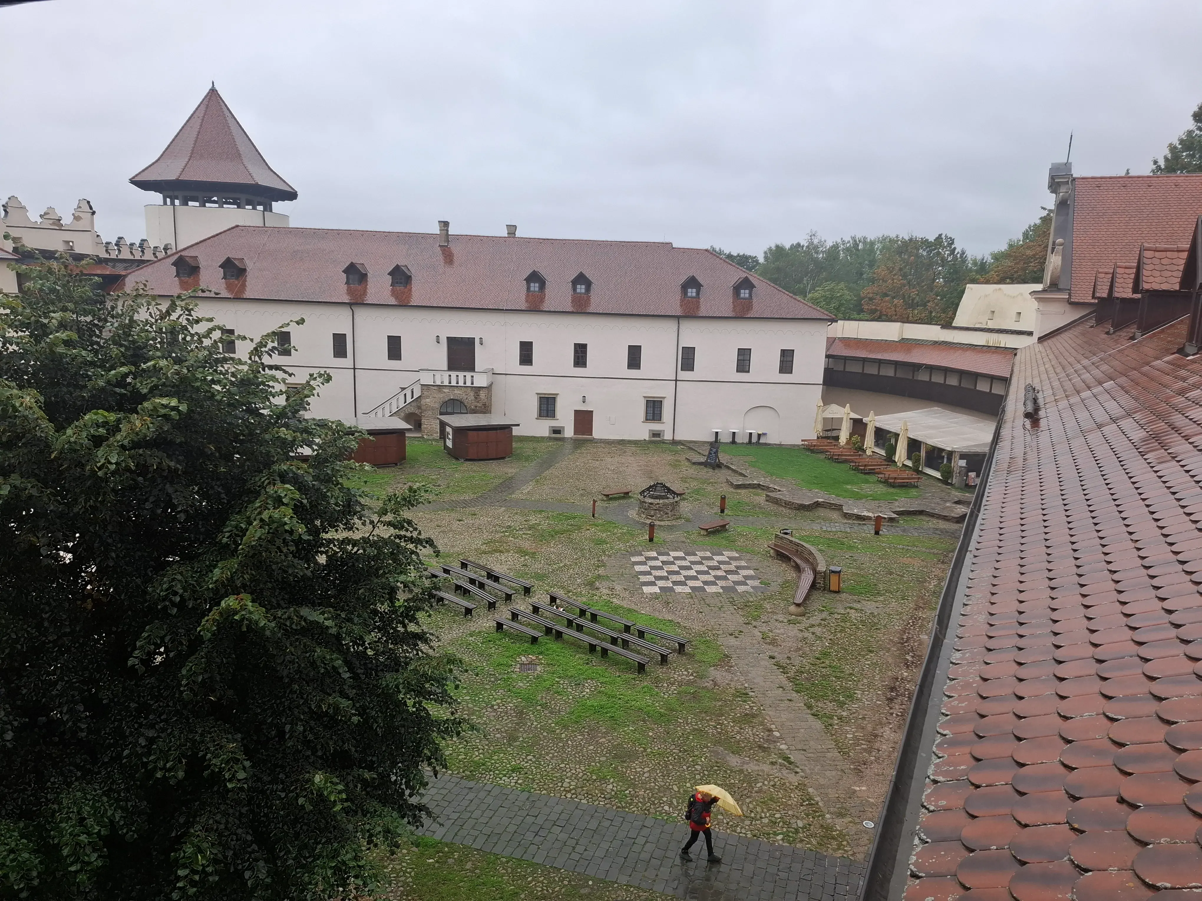 FOTO: Pohled na náměstí Kežmarského zámku.