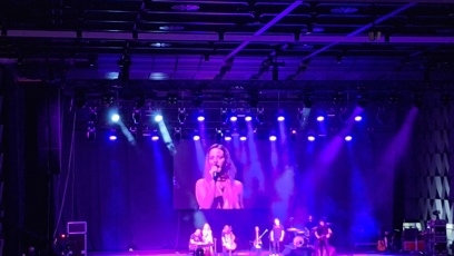 FOTO: Ve Foru Karlín zazpívala i Aneta Langerová.