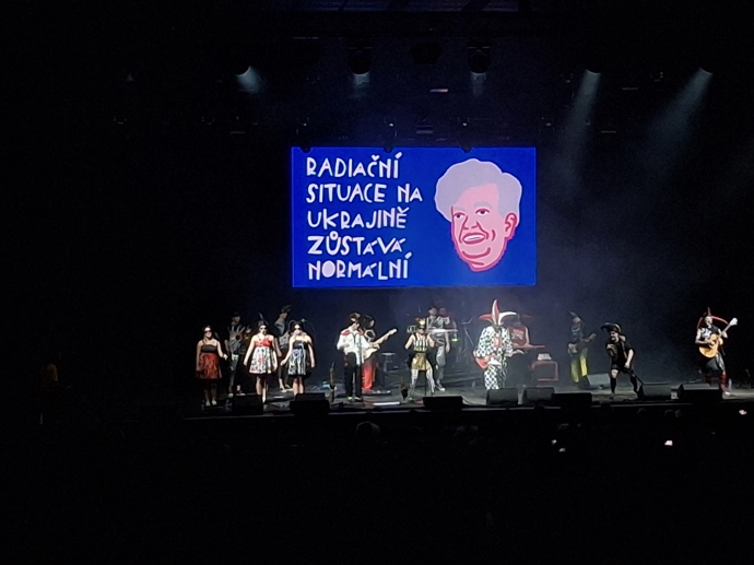 FOTO: Dohromady se na jevišti objevilo kolem 190 lidí. – stránka 13