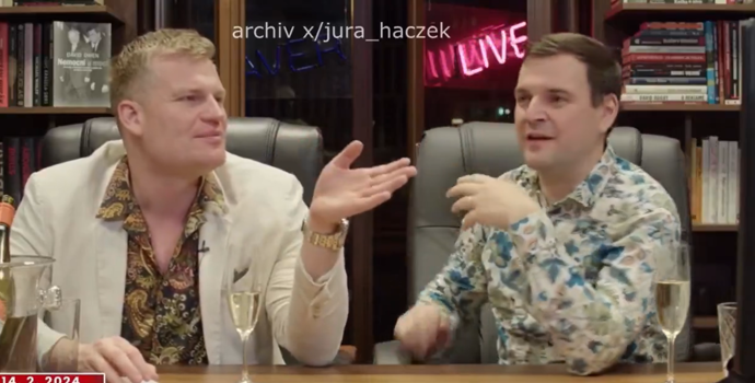 FOTO: Filip Turek a Petr Macinka ve studiu. – stránka 13