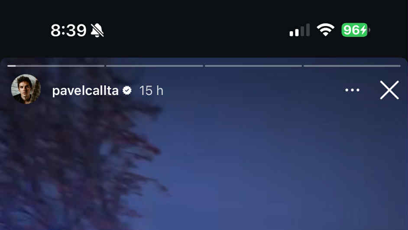 FOTO: Vůz uvízl v promáčené závěji.