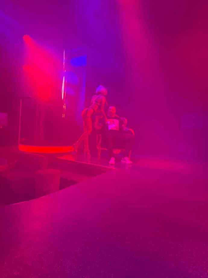 FOTO: Tomáš Řepka měl být údajně ve strip clubu. – stránka 109