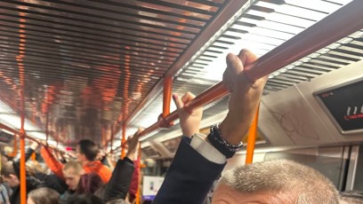 FOTO: Andrej Babiš v metru.