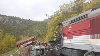 FOTO: Tragická srážka vlaků na Slovensku.