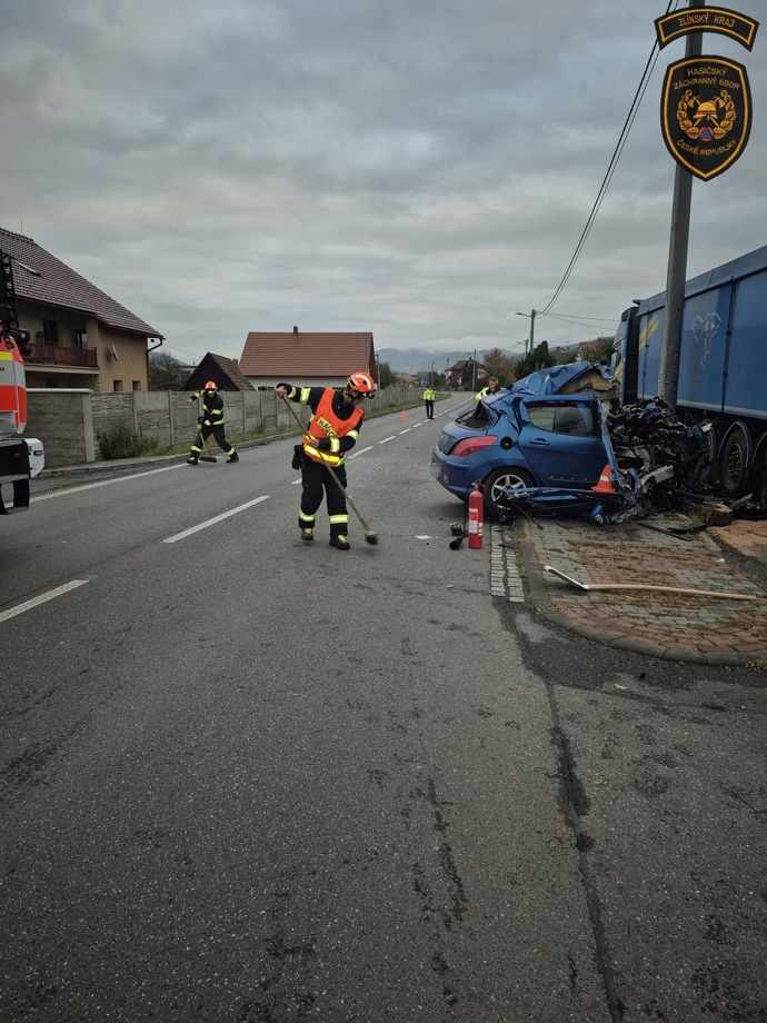 FOTO: U obce Hovězí na Vsetínsku došlo k tragické nehodě. – stránka 1