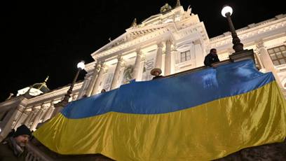 FOTO: Aktivisté chtějí, aby na Národním muzeu znovu vysela ukrajinská vlajka.