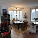 Kuchyně je krásně prosvětlená a je z ní výhled od údolí.