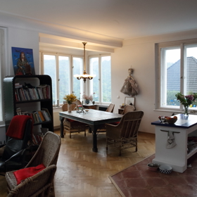 Kuchyně je krásně prosvětlená a je z ní výhled od údolí.