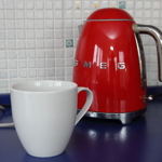 I konvice na čaj musí být červená.