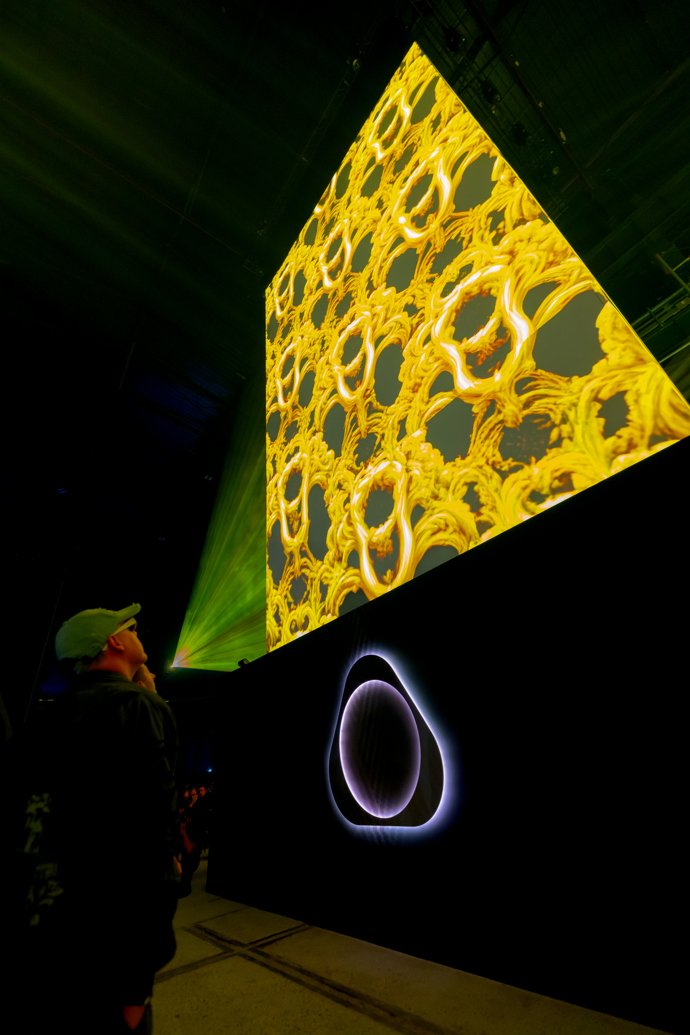 FOTO: Oslava kreativity byla určena pro dospělé uživatele bezdýmného zařízení  z celého světa a nabídla jim unikátní propojení umění, designu a inovací. – stránka 13