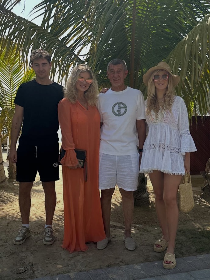 FOTO: Andrej Babiš vzal rodinu k moři. – stránka 37