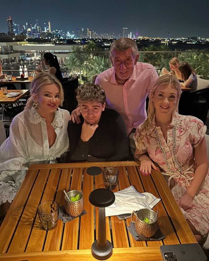 FOTO: Andrej Babiš s rodinou na dovolené. – stránka 36