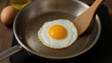 Tohle je ten fígl! Jak usmažit dokonalá vajíčka bez tuku a bez přilepení