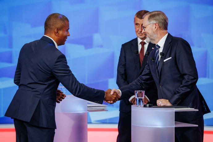FOTO: Andrej Babiš, Petr Fiala a Rey koranteng. – stránka 2