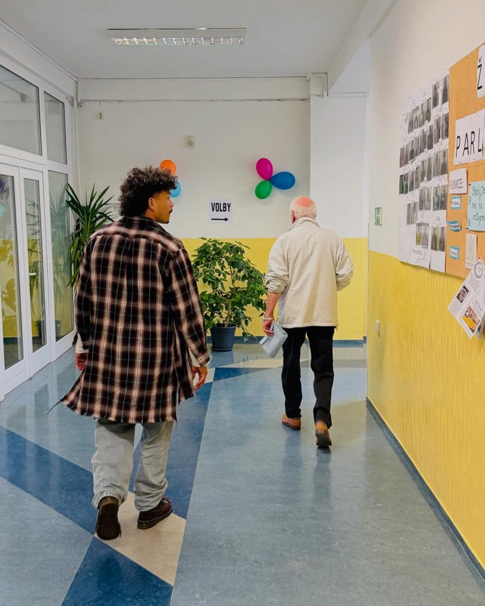 FOTO: Ben dorazil k volbám. – stránka 5