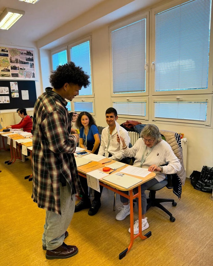 FOTO: Ben Cristovao u voleb. – stránka 4