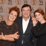Jeho první ženou byla herečka Simona Stašová.