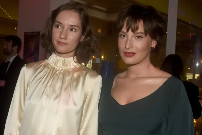 FOTO: Eliška Křenková a Anna Fialová na premiéře seriálu Iveta.