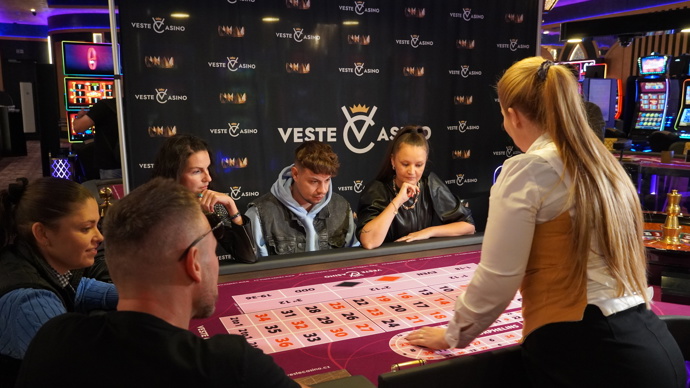 FOTO: Vestec Casino. – stránka 12