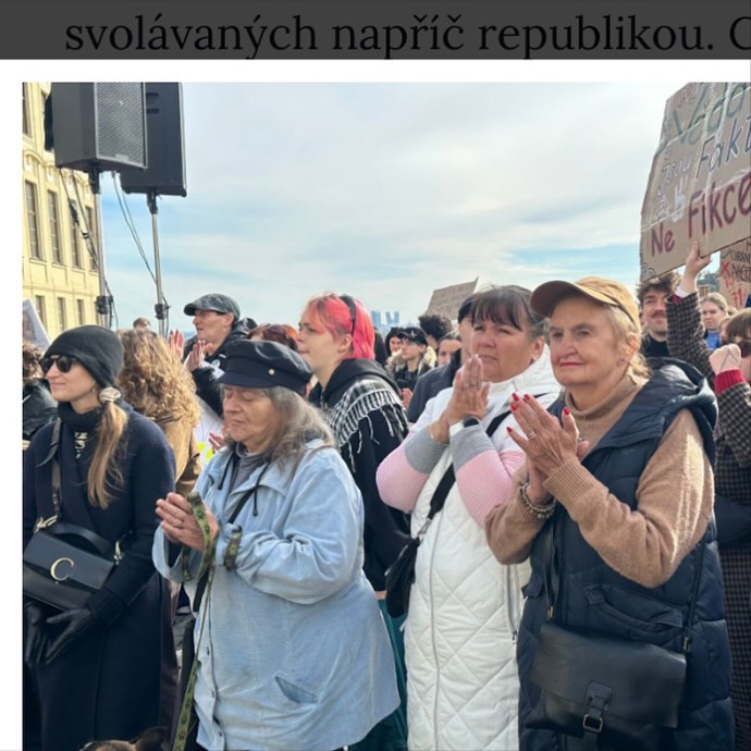 FOTO: Eva Holubová protestovala proti nové vládě. – stránka 1