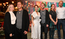 Jaromír Nosek ukázala přítelkyni.