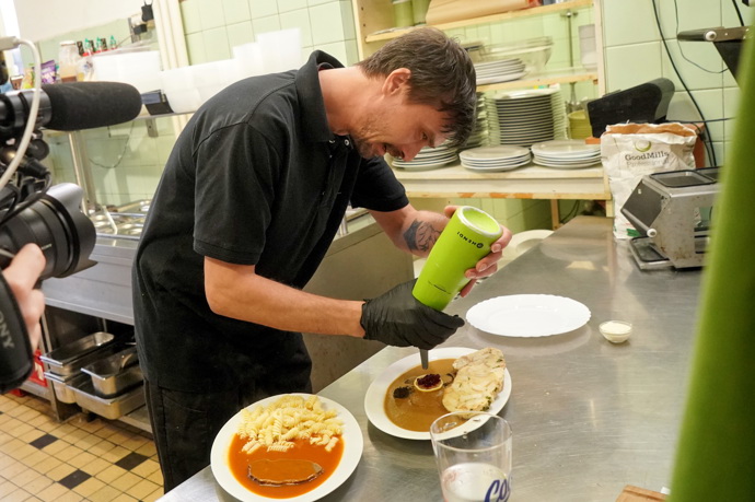 FOTO: Kolega a pomocník majitele Michala. – stránka 18