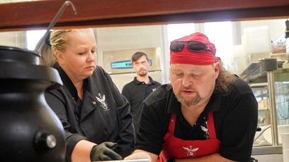 FOTO: Michal se Zuzanou při natáčení Ano, šéfe!