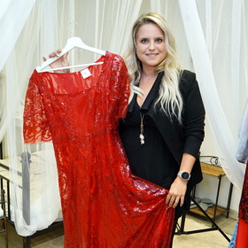 Ženám radí dobře vybírat vhodné spodní prádlo pod večerní šaty. 