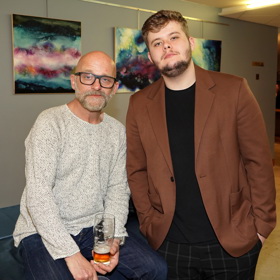 Málokdo ale ví, že Čermákovi roste konkurence v podobě jeho dospělého syna Bořivoje, který je také hercem. 