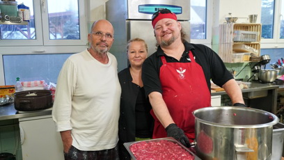 FOTO: Zdeněk Pohlreich s majitelem Michalem a jeho ženou.