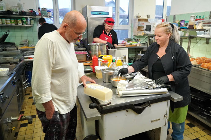 FOTO: Zdeněk Pohlreich při natáčení Ano, šéfe! – stránka 19