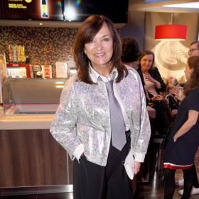 Módní návrhářka Beata Rajská někdy sáhne po originálních a lehce extravagantních flitrových bomberech, které jsou perfektní volbou na večírek.