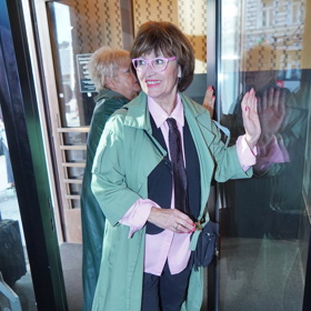 Petra Černocká se nebojí barev ani pánských prvků.