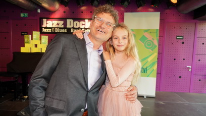 FOTO: Spisovatel Patrik Hartl s dcerkou.