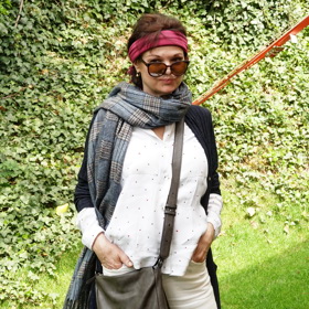 Simona Postlerová se celý život starala o syna Damiána, jenž trpí Aspergerovým syndromem a schizofrenií. S manželem Zdeňkem Hráškem měli ještě dceru Janu Magdalénu.