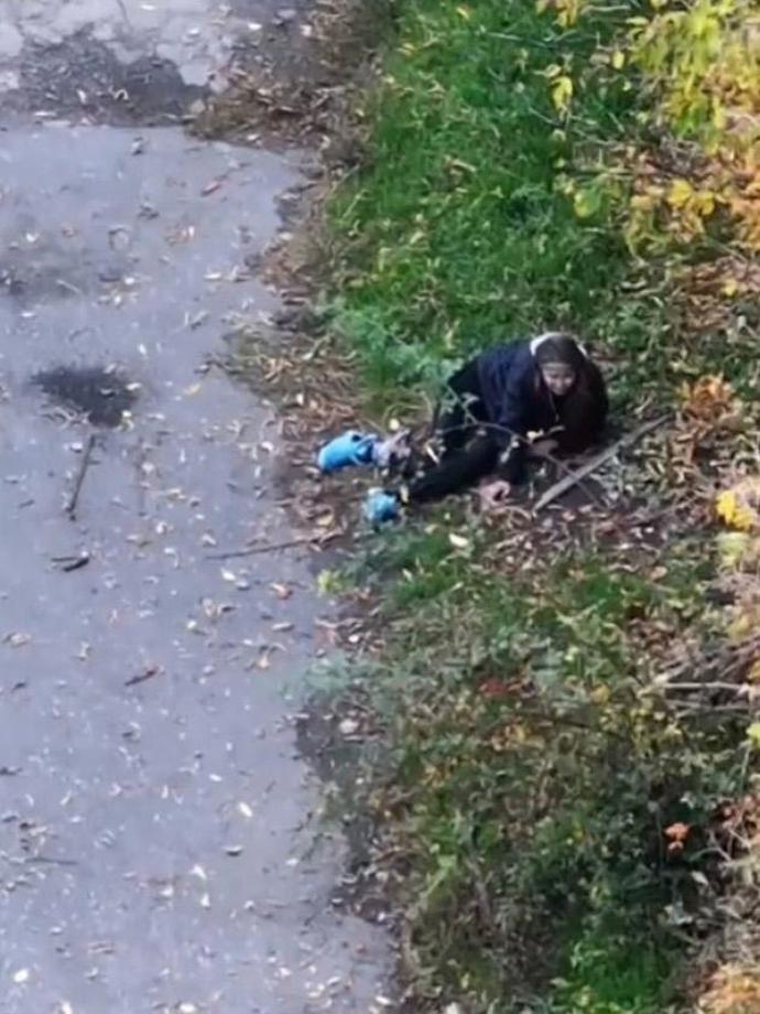 FOTO: Další žena skončila se zlomenýma nohama.
