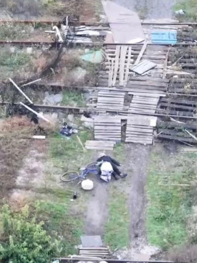 FOTO: Po střelbě vojáku ve městě Pokrovsk. – stránka 4