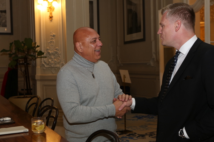 FOTO: Filip Turek se svým kamarádem. – stránka 35