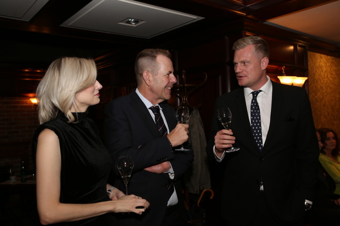 FOTO: Filip Turek se svými přáteli. – stránka 33