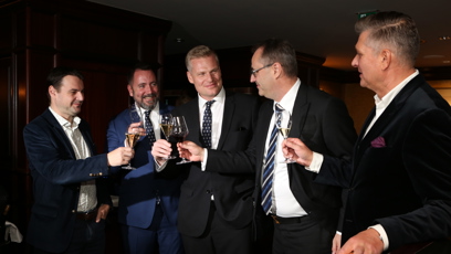 FOTO: Filip Turek si připíjí na své narozeniny.