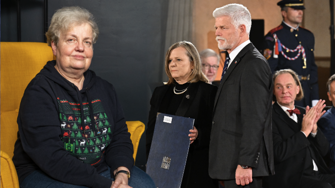 FOTO: Dana Drábová, její partnerka Markéta Pávová a prezident ČR Petr Pavel – stránka 1